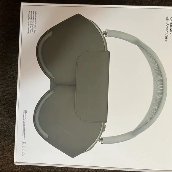 Green AirPods Max - Picture 3 of 5